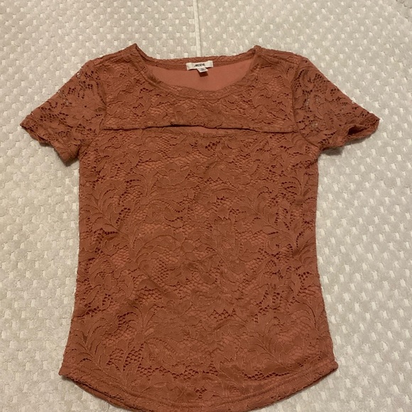 Lace top with cutout detail - Picture 1 of 2